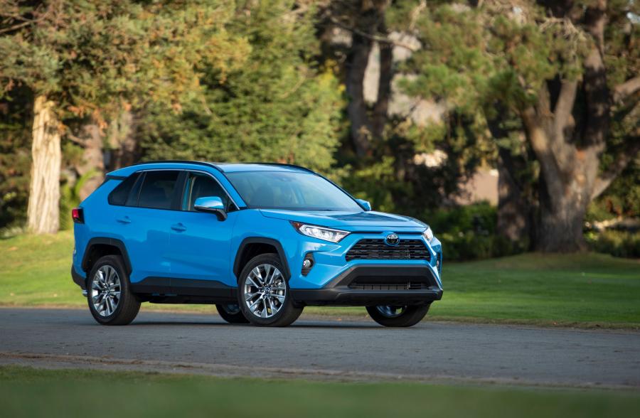  Toyota RAV4 XLE AWD 2018 года  (NA) (фото 1 из 34)